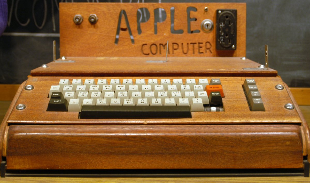 Smithsoniani muuseumis asuv Apple I (Foto: Wikimedia Commons, kasutaja Ed Uthman)