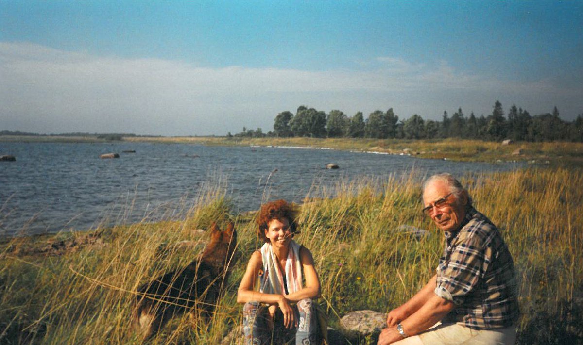 Harri Jõgisalu Paatsalus koos tütrega suve nautimas. On 2001. aasta augustikuu. Miina Jõgisalu mäletab, et isa oli tugev ja sitke mees, kes kunagi ei kurtnud väsimust.
