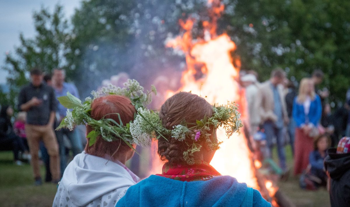 Aasta lühim öö koos jaanitulega aitab vanarahva tarkuse kohaselt järgi täituda mitmetel unistustel. Äkki on parajama paiga valimisel abiks ka Maalehe jaanitulede nimekiri, mille valikuvõimluste arv on juba 300ringis. Fotol on Eesti Vabaõhumuuseumi jaanituli. 