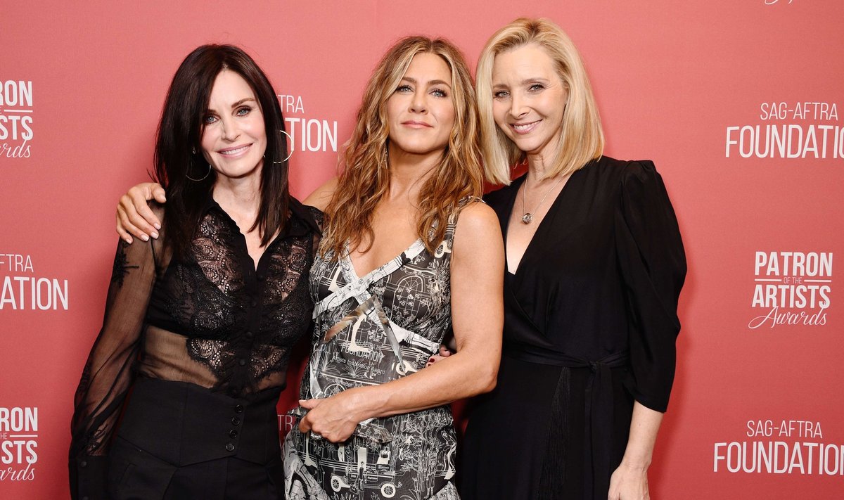 Vasakult Courtney Cox, Jennifer Aniston ja Lisa Kudrow
