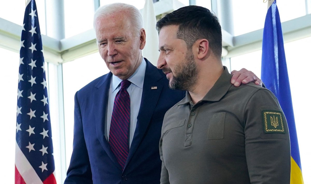 USA president Joe Biden teatas kahepoolsel kohtumisel Ukraina kolleegi Volodõmõr Zelenskõiga, et Ukrainale saadetakse veel laskemoona, suurtükke ja soomukeid.