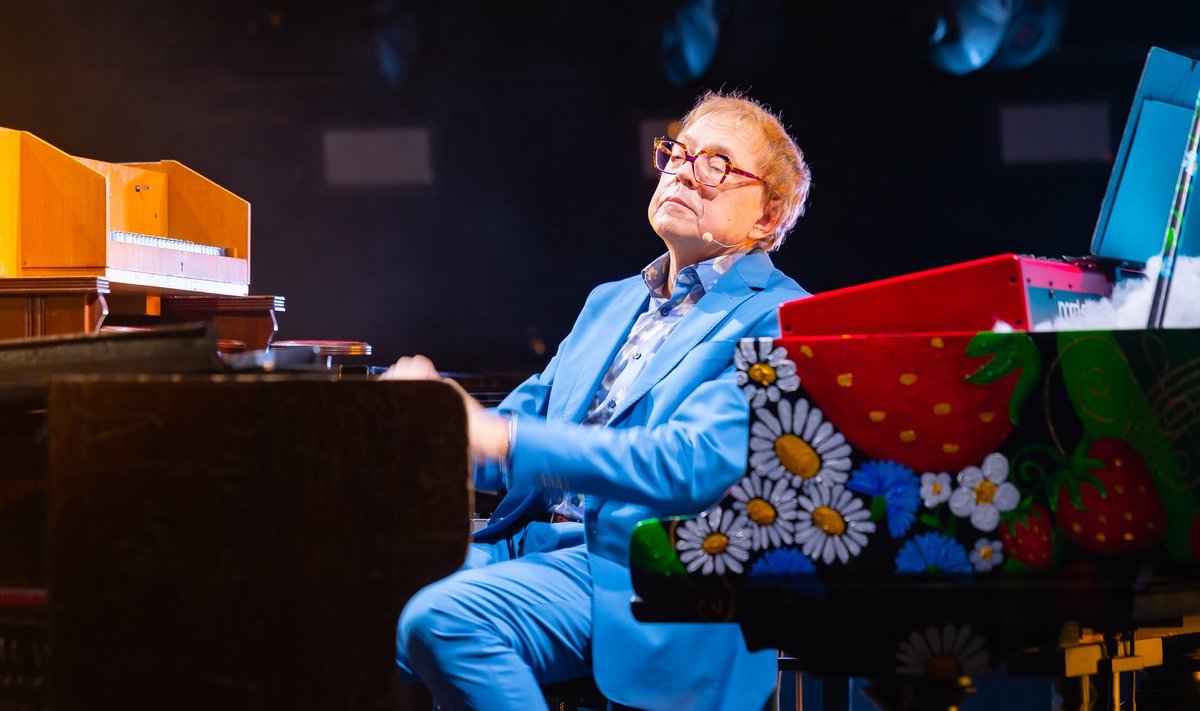 MAESTRO Rein Rannap andis külalistele ka kontserdi, mille käigus esitas oma lugusid plaadilt Ajasõlmed ja musitseeris korraga viiel erineval klahvpillil.
