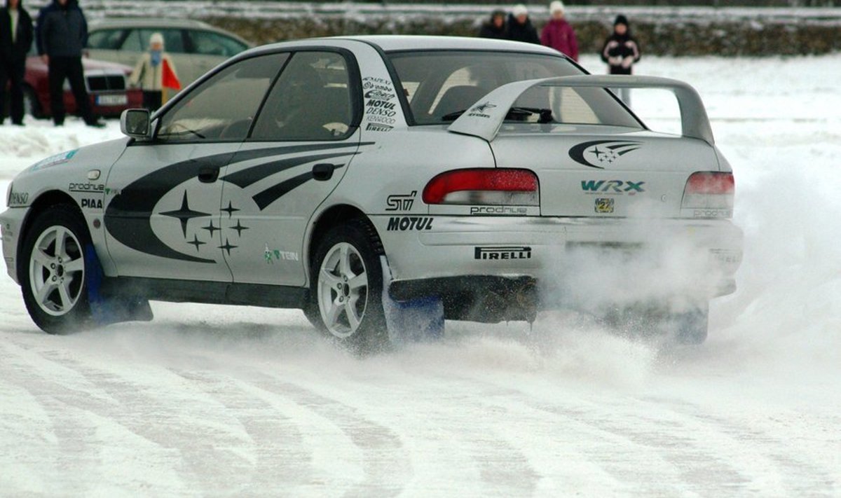 Seekord oli jää võistlusrajal eriti libe, seda kinnitasid ka kogenud sõitjad.  Foto: Alar Tasa