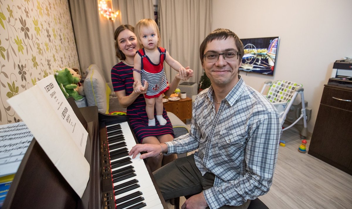 Aleksandr, Lydia ja väike Lera Dotsenko. Kui intervjuu antud, istus pereisa klaveri taha ja mängis ette oma lemmiklood.