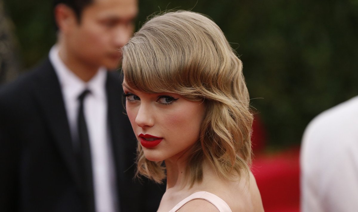 Singer Taylor Swift arrives at the Metropolitan Museum of Art Costume Institute Gala Benefit celebrating the opening of "Charles James: Beyond Fashion" in New York