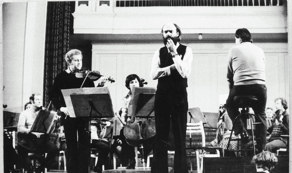 Arvo Pärt 1978. aastal oma Itaalia kontserdi proovis Estonia kontserdisaalis. Solistid on Oleg Kagan ja Natalja Gutman ning dirigent Saulius Sondeckis.