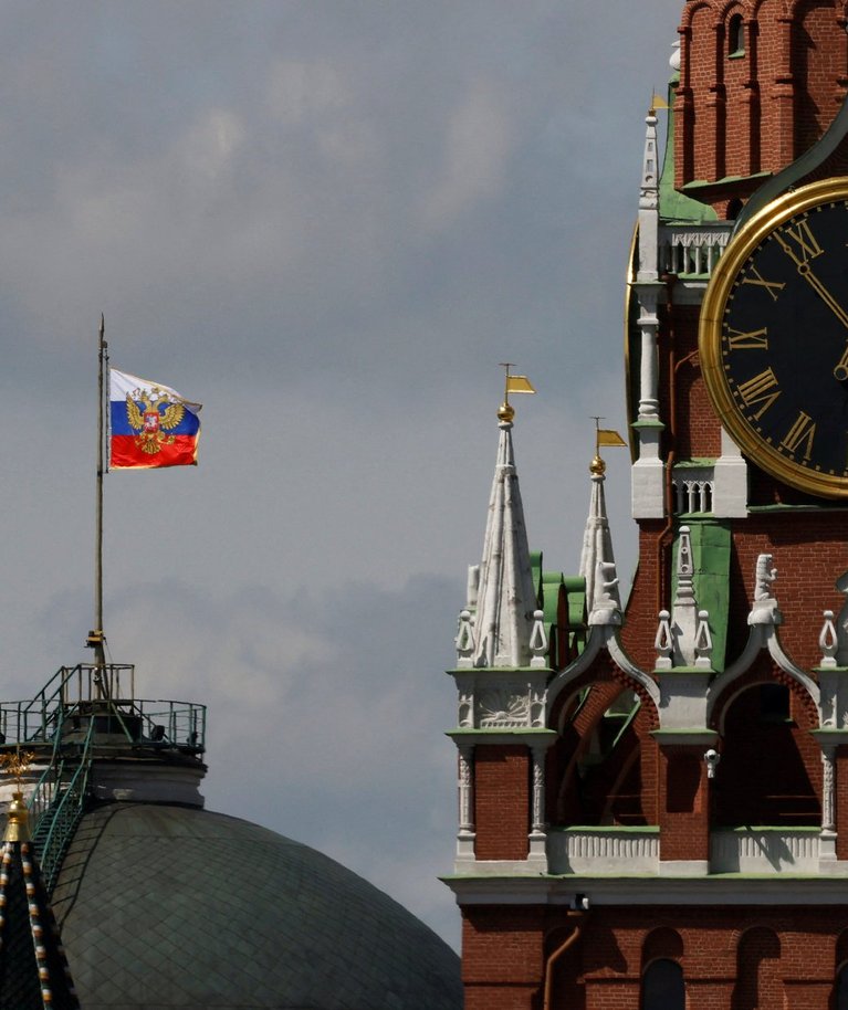 Venemaa lipp Kremlis rünnaku alla jäänud hoonel. Foto tehtud 4. mail 2023 Moskvas.