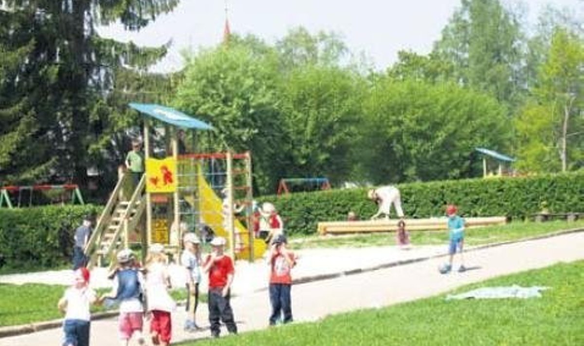 Lasteaia Walko mudilased mänguväljakul