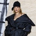 HARULDANE KLÕPS | Rihanna ilmus koos pisipojaga Pariisi kaamerasilmade ette