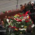 Nemtsovi mõrvapaik on mattunud lillemerre
