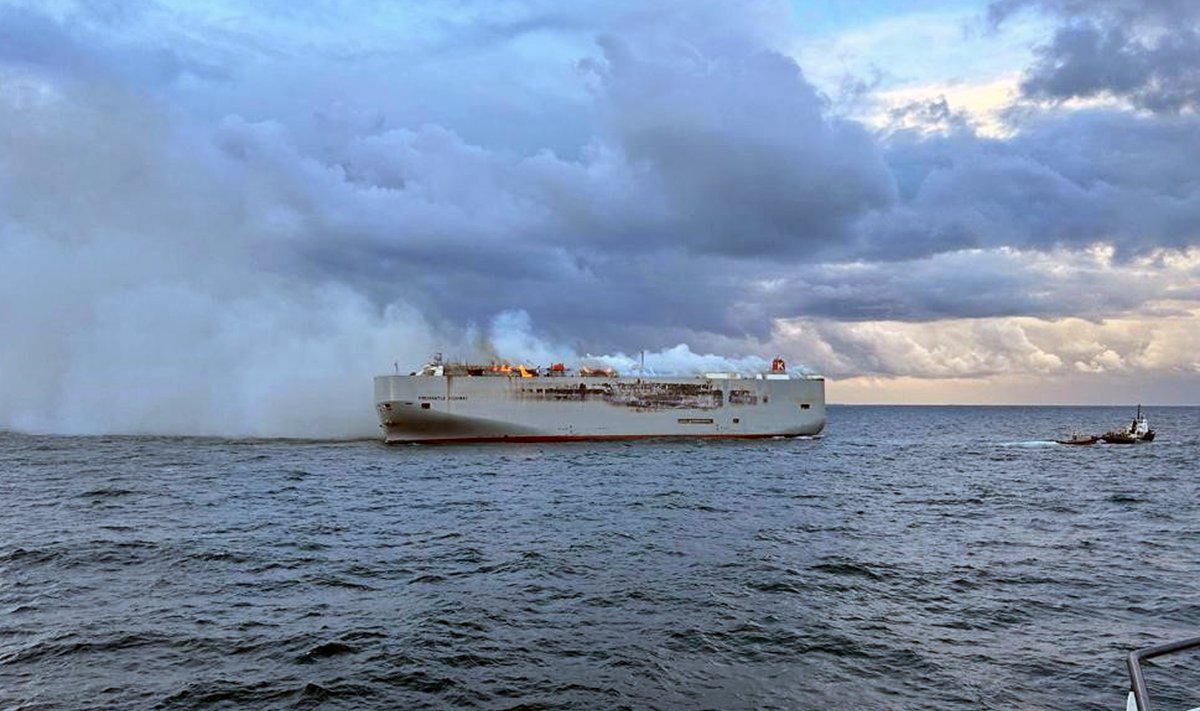 Пожар на судне недалеко от Нидерландов