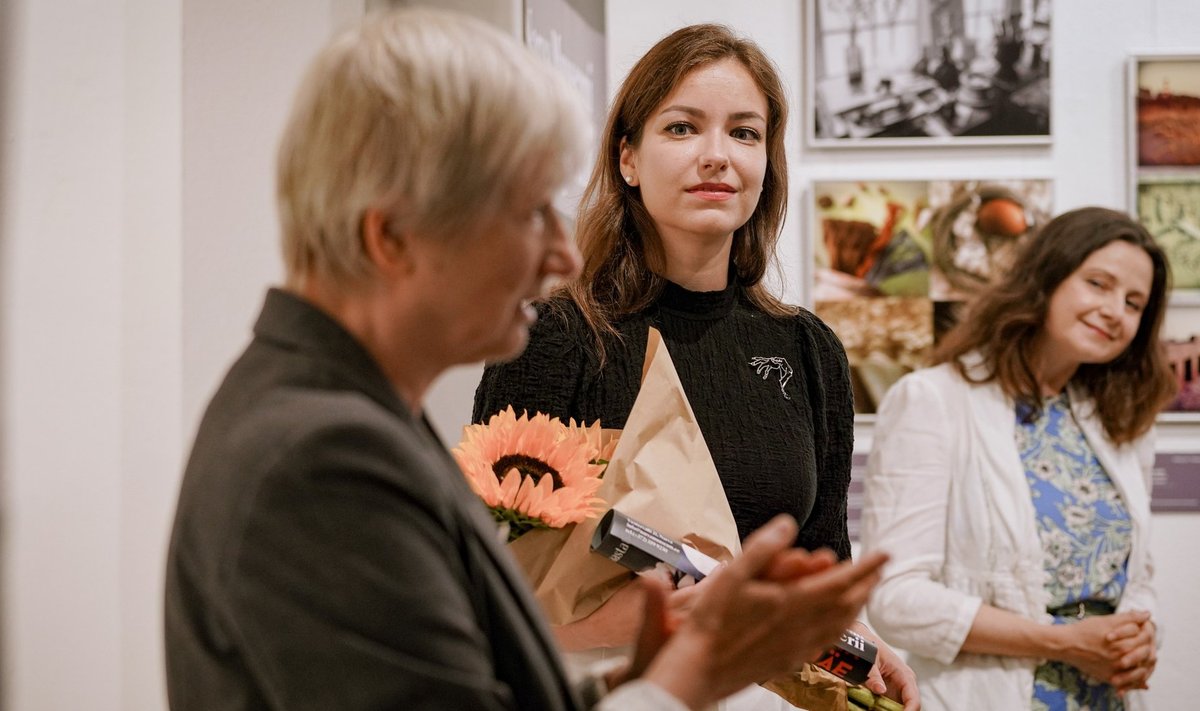 Майя Гундяева и Мария Сморжевских-Смирнова на открытии выставки фотографа Ирины Кивимяэ в Художественной галерее, август 2023