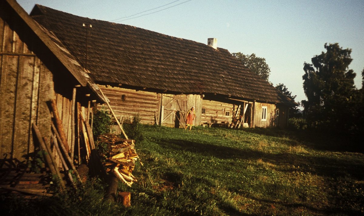 Hinni talu viimane paikne elanik Lilli Rätsep sajandivahetuse paiku.