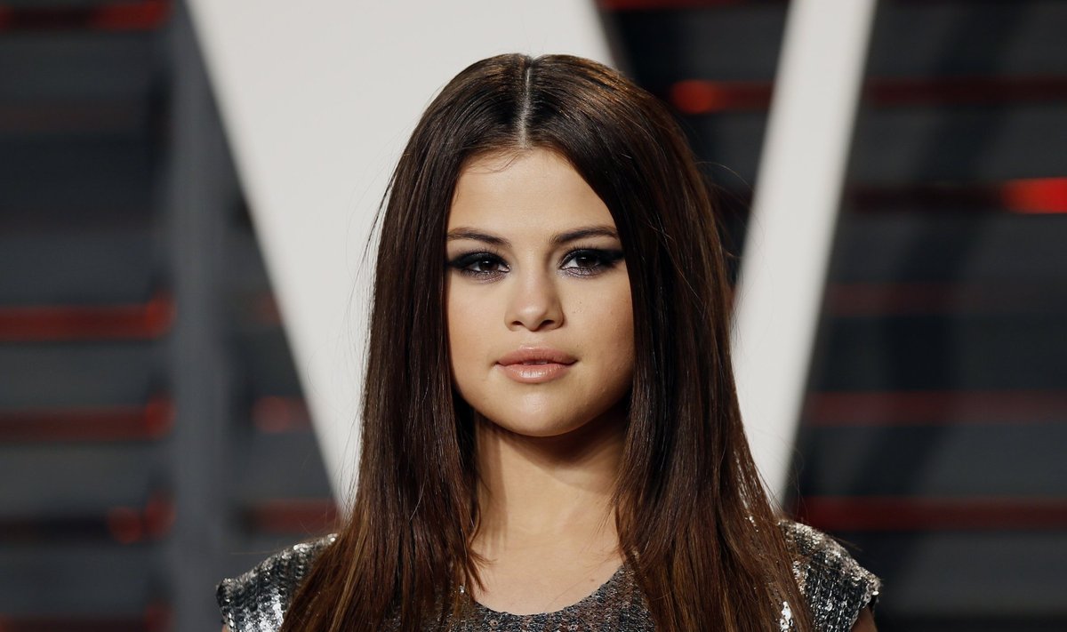 Singer Selena Gomez arrives at the Vanity Fair Oscar Party in Beverly Hills, California