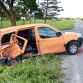 FOTOD | Saaremaal hukkus kaubiku ja mootorratta kokkupõrkes noor mees