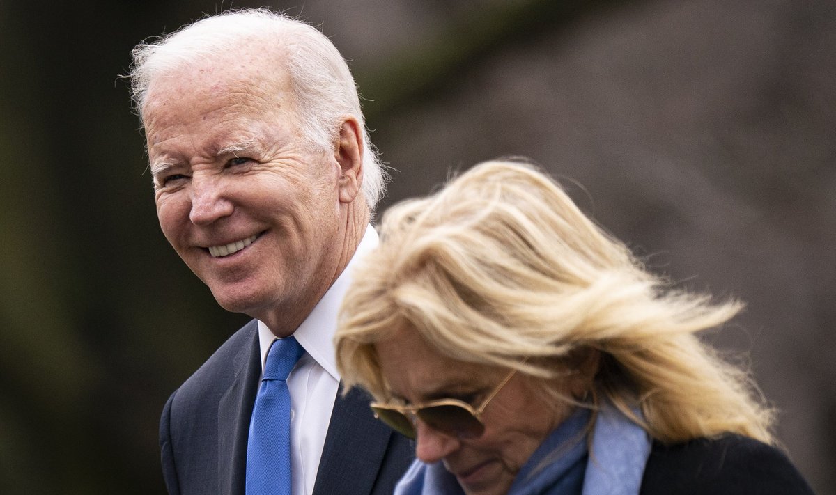 Joe ja Jill Biden esmaspäeval Valge Maja hoovis