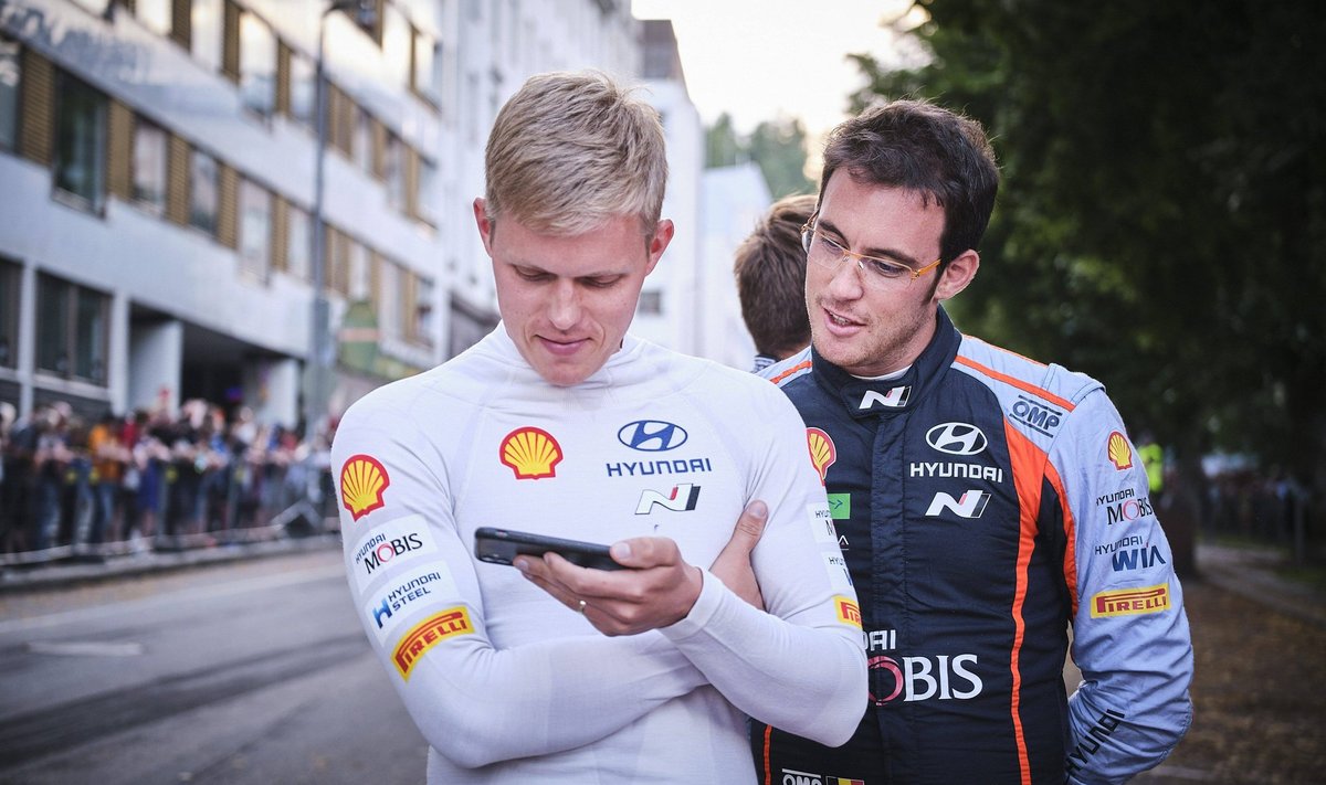 Tiimikaaslased Ott Tänak ja Thierry Neuville.