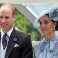 Kuninglik paljastus! Kate Middleton võitis prints Williami südame tagasi seksika põetaja kostüümiga