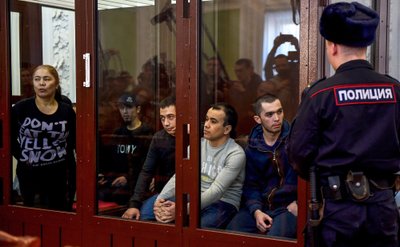 Одиннадцать человек, обвиняемых в участии в теракте в метро Санкт-Петербурга