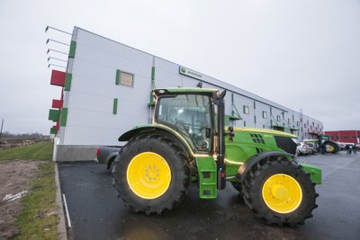 John Deere'i traktorist sai mullu Baltic Agro kaubamärk.
