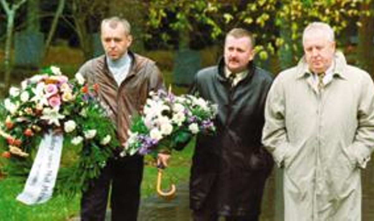 Vadim Polištšuk (paremal) käis Mait Metsamaa matustel koos keskturu juhi Margus Kuustikuga (keskel)