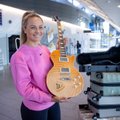 DELFI VIDEO | Kristin Tattar saabus koju, Gibsoni kitarr näpus. „Kui discgolfist kõrini saab, hakkan pillimängu õppima“