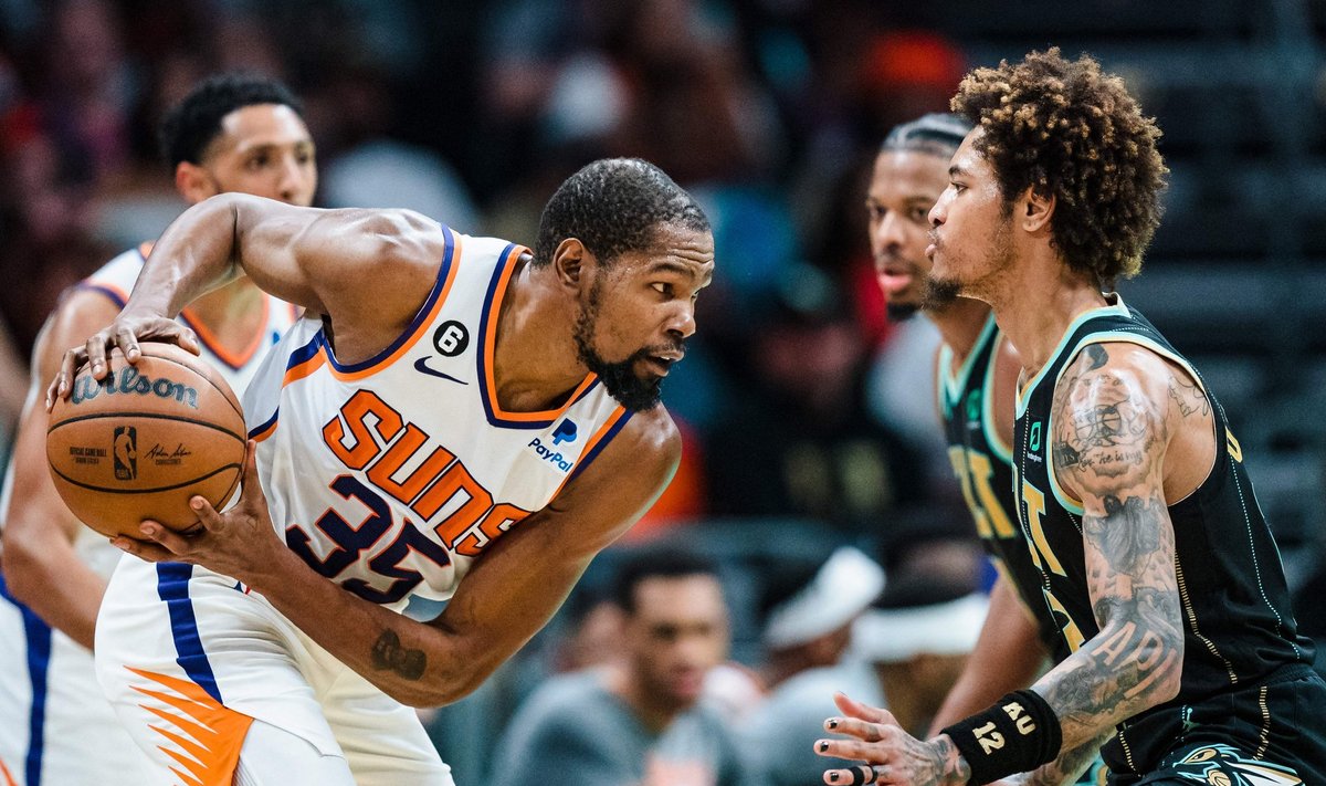 Kevin Durant (vasakul).