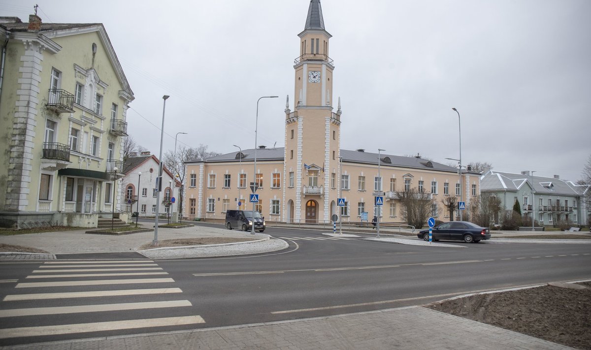 Sillamäe linnavolikogu on vastu, et Keskväljakult linnavalitsuse juurest algava M. Rumjantsevi tänava nimi ära muuta.