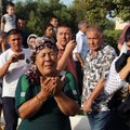 ФОТО и ВИДЕО: В Ташкенте жители плакали и кидали цветы под траурный кортеж Каримова