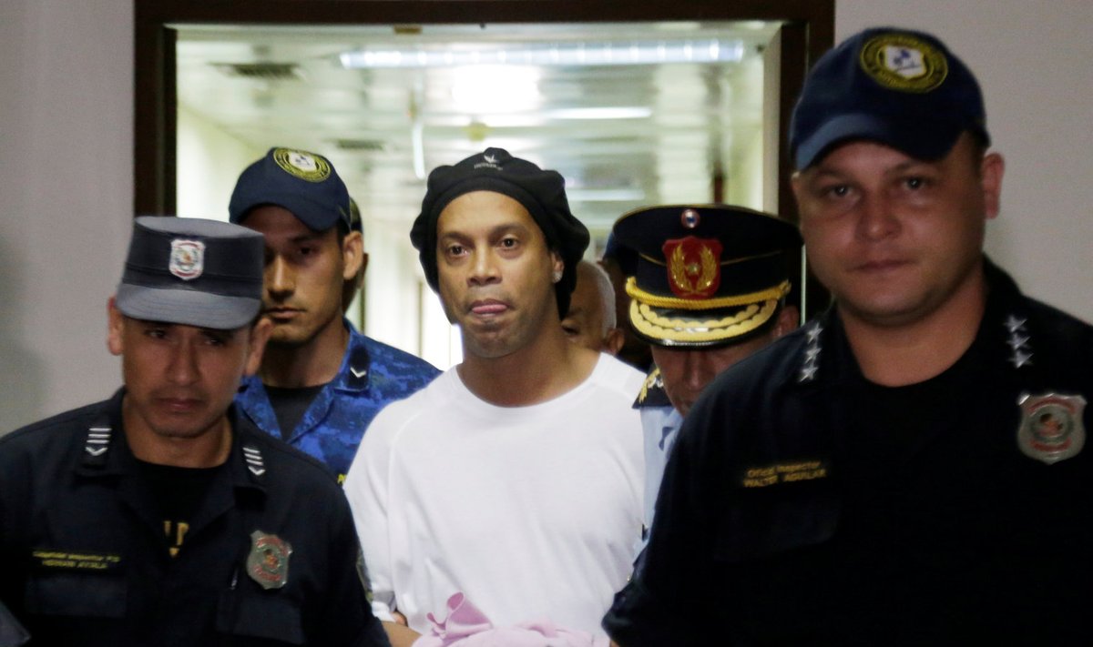Käeraudades Ronaldinho 7. märtsil Paraguay kohtus.