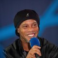 Jalgpalliikoon Ronaldinho on taas seadusega pahuksis