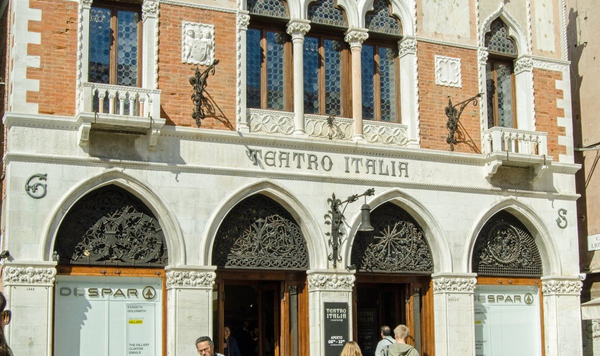 SPAR-i supermarket Veneetsia vanalinnas asuvas endises teatrihoones.