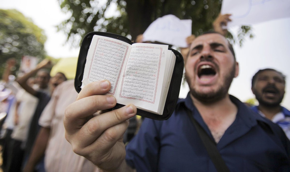 Moslemi Vennaskonna toetaja koraaniga