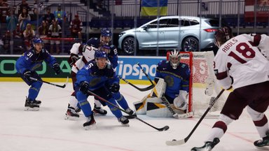 Организаторы чемпионата мира по хоккею убрали украинский флаг во время матча между сборными Казахстана и Латвии