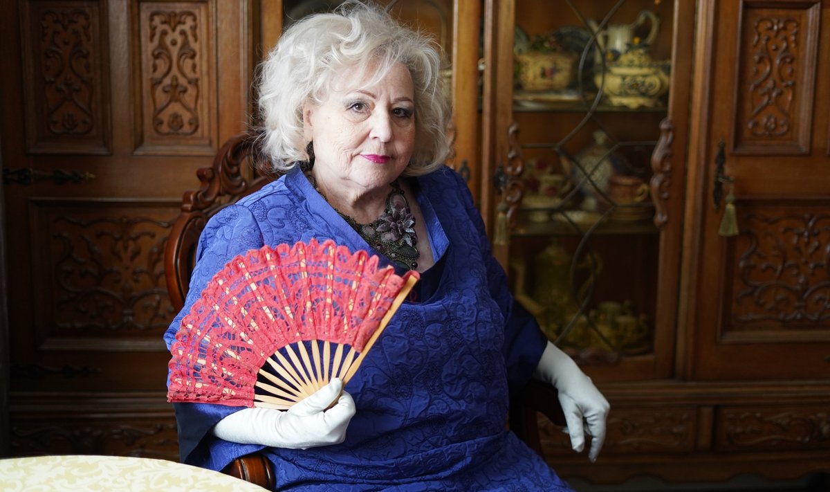 Елена Варик, таролог и баронесса