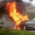 FOTO: Uhiuus Audi R8 hävis leekides