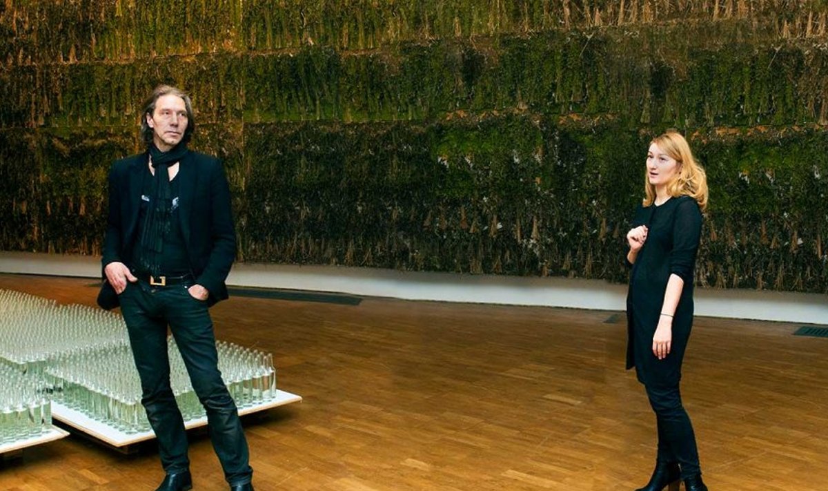 Kurvitz Kumus: 2013. aasta jaanuaris avati Kumus Raoul Kurvitza mastaapne isikunäitus. Fotol kunstnik koos näituse kuraatori Kati Ilvesega.