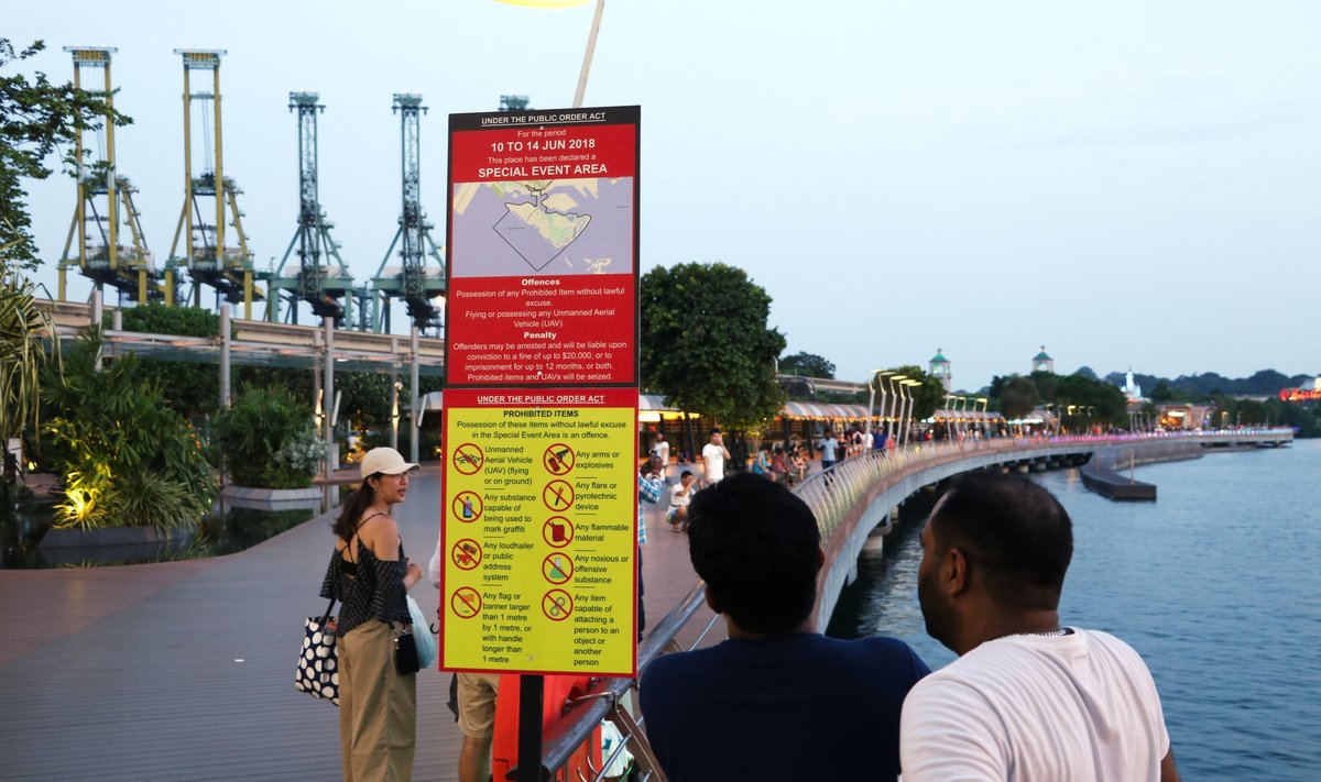 Sellest sildist algab Singapuris Sentosa saarele viiv jalakäijate tee ja järgmisteks päevadeks ka eritsoon.