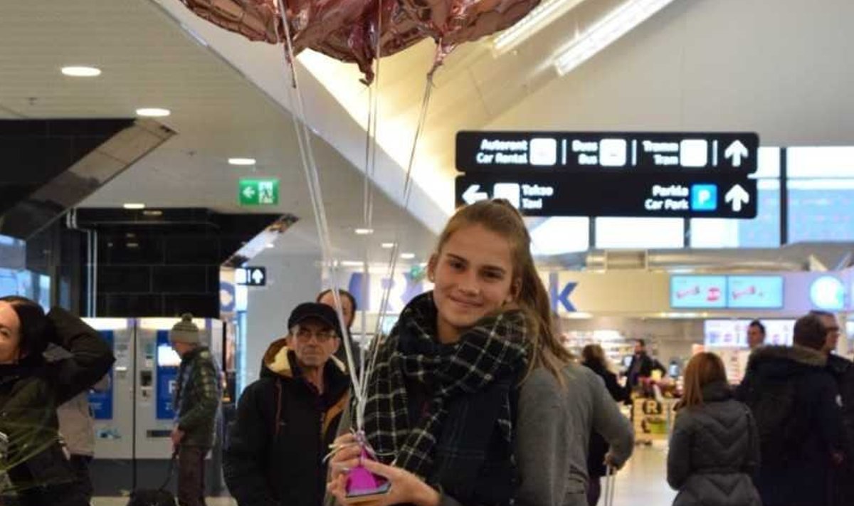 Kolme miljones reisija Kelly Kaldra saabus täna hommikul vanemate ja vennaga Nordica Kopenhaageni lennuga reisilt Vietnamist. Tallinna lennujaam tervitas reisijat ning Nordica pani omalt poolt välja tasuta lennupiletid kahele vabalt valitud Nordica sihtko