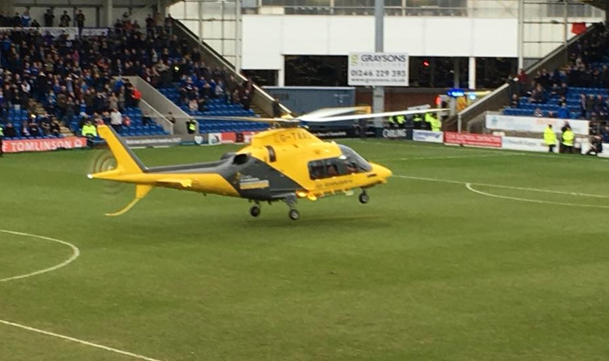 Helikopter maandus jalgpalliplatsile