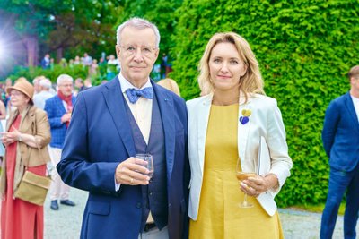 UHKELT Ukraina värvides olid peole tulnud president Toomas Hendrik Ilves ja Ieva Ilves.