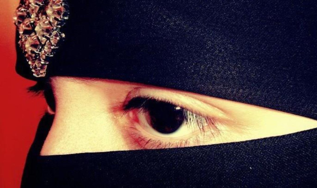 Pärast abiellumist sai Amirast kirglik muslim: ta luges iga päev koraani, kandis niqab’i, tunnistas ainult šariaadiseadust.