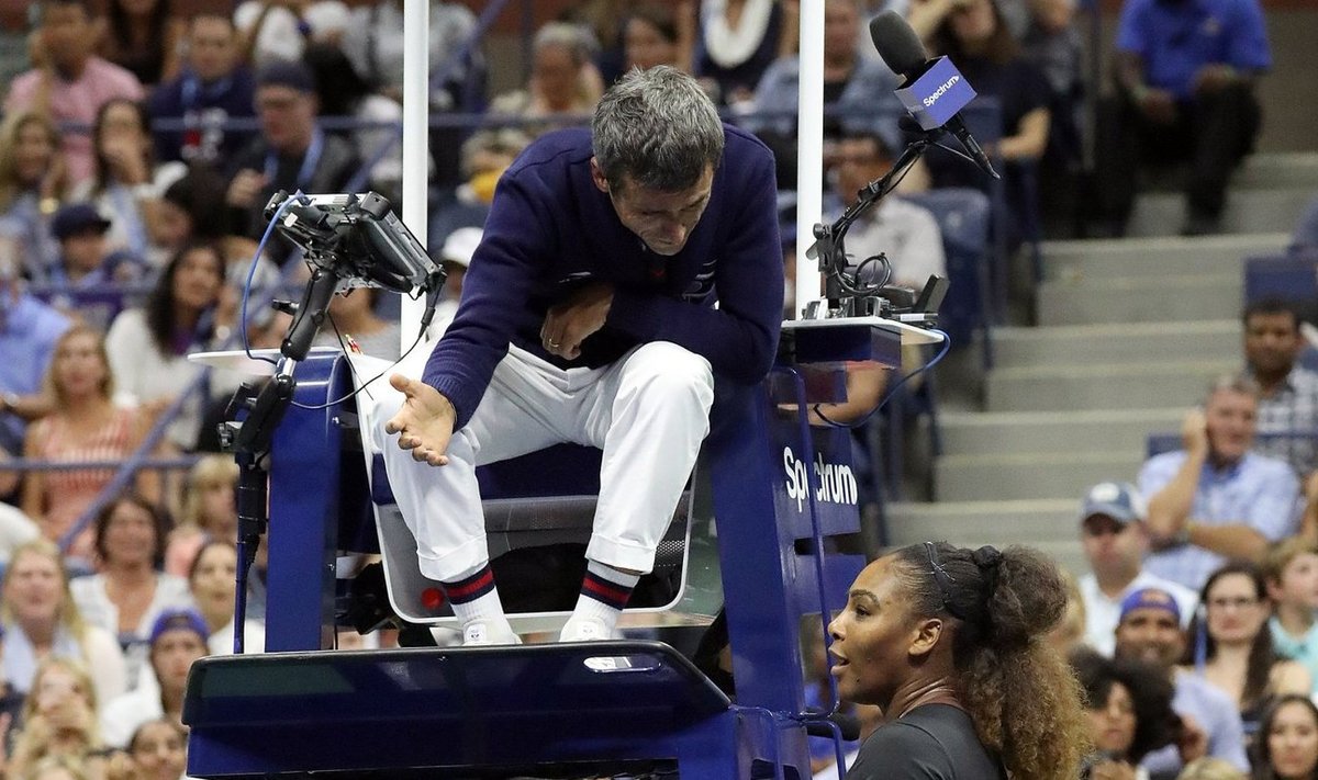 Serena Williams US Openi finaalis kohtunikuga vaidlemas