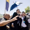 VIDEO JA FOTOD: Serbia peaminister peksti Srebrenica veresauna mälestusürituselt kivide ja pudelitega minema