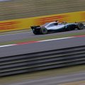Hamilton võitis Räikköneni ees kaks esimest Hiina GP vabatreeningut