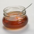 Какой мед продают в Эстонии, что в него добавляют и можно ли по консистенции определить качество