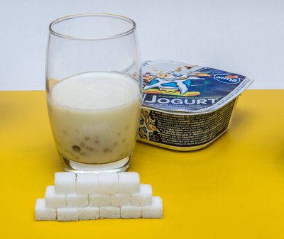 Mandlitükikeste ja šokolaadiga jogurt (Alma)