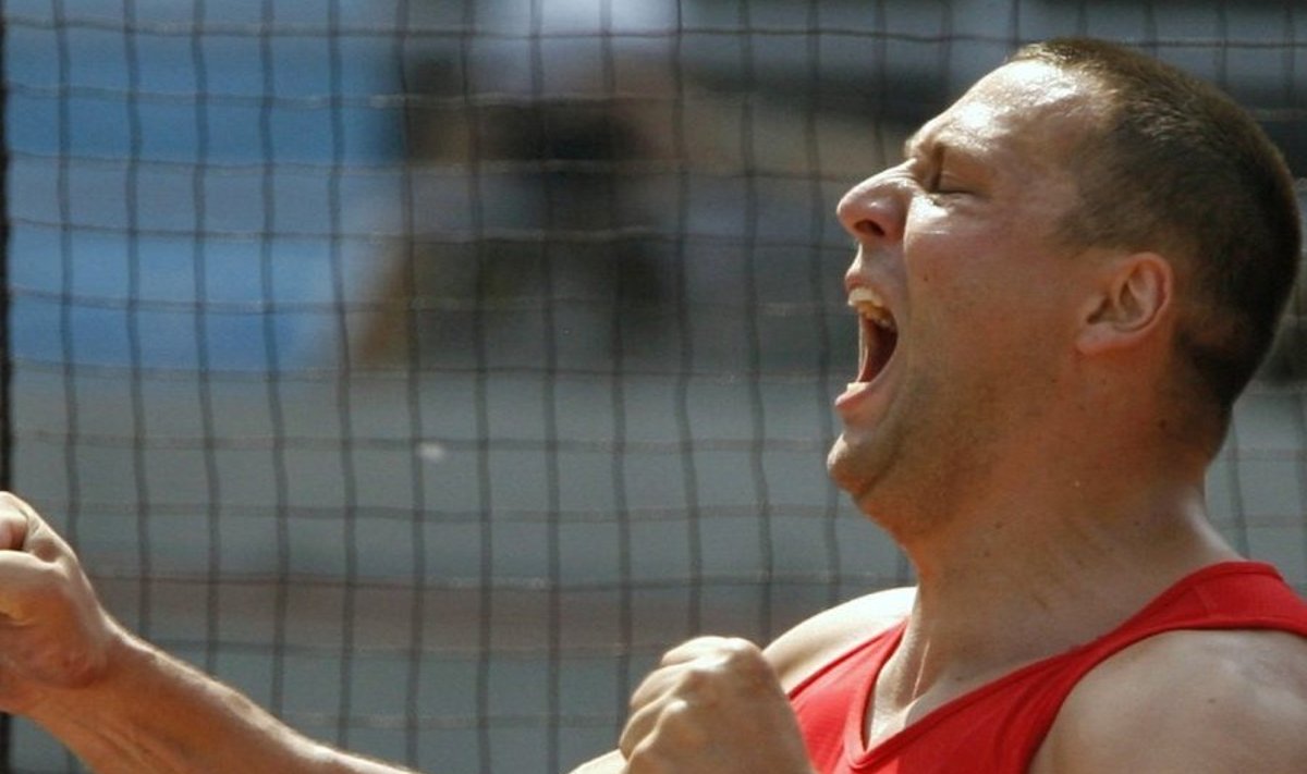 Zoltan Kovago of Hungary reacts as he competes in the men's discus throw qualifying round at the 11th IAAF World Athletics Championship in Osaka August 26, 2007.     REUTERS/Ruben Sprich (JAPAN)