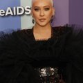 KLÕPS | Ohtlikud kurvid! Christina Aguilera büst püsis vaevu kleidis