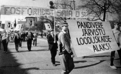Tartu üliõpilased demonstratsioonil, 1. mai 1987. Foto: Eesti Rahvusraamatukogu 